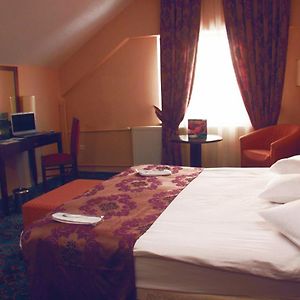Standard Zimmer mit Kingsize-Bett